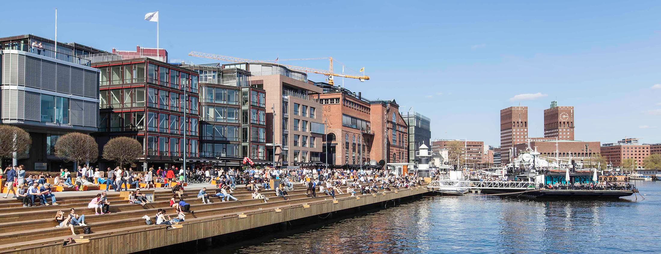 Aker Brygge sett fra sjøen